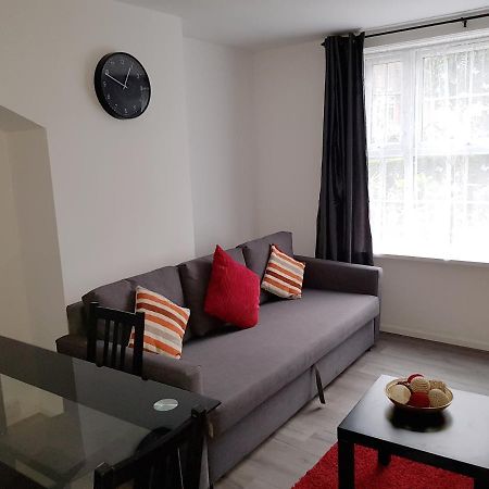 Barnfield Place Эджвар Экстерьер фото