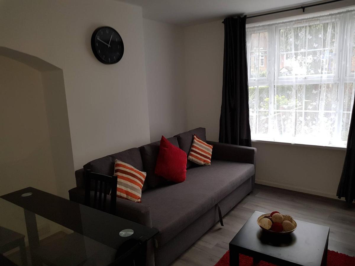 Barnfield Place Эджвар Экстерьер фото